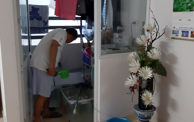 Nắng nóng kỷ lục, người dân chung cư khu Ngoại giao đoàn (Hà Nội) khốn đốn vì thiếu nước sạch