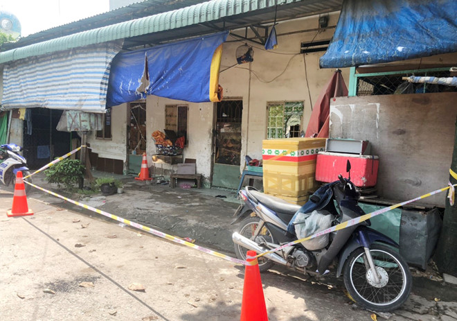Thảm án vợ chồng cùng con nhỏ 3 tuổi chết trong phòng trọ khóa trái