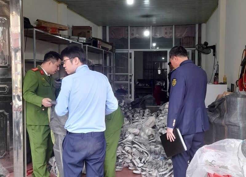 Hải Dương: Xử phạt cửa hàng lần thứ hai do bán quần áo thể thao giả